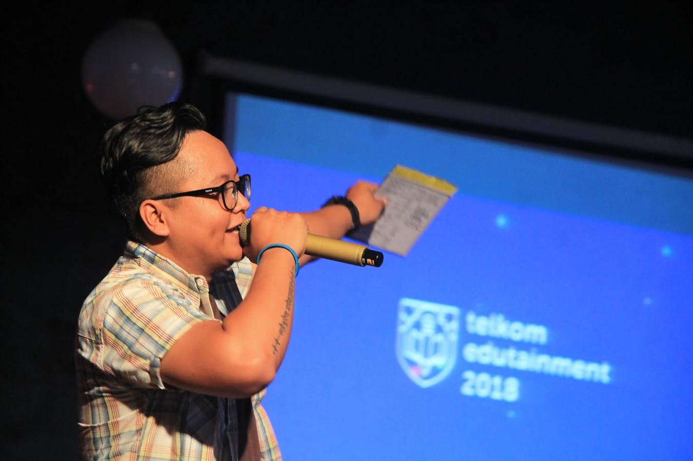 man enthusiastically talking into a mic on stage event planners ladies and gentlemen good afternoon opening speech hear fun introduction prepared first time wedding bit guests welcome opening speakers welcome guests welcome speakers 